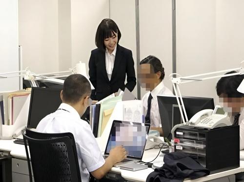 深田えいみが秘書として働いていた頃