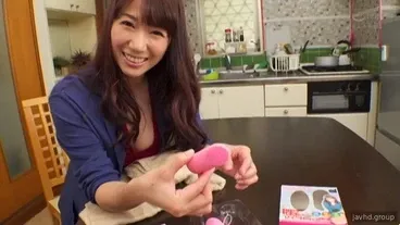 Ayano Katos Hobby ist das Masturbieren mit Sexspielzeugen