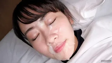 射液在一個好色女學生的臉上