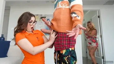 男は 2 つの大きなコックを所有しています