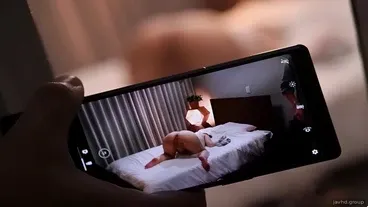 Alla cognata troia piace masturbarsi ogni notte