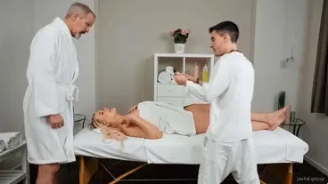 Ve con tu mujer a un masaje erótico.