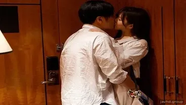 Mit dem wunderschönen Mädchen Rin Natsuki in ein Hotel gehen