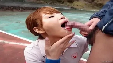 Group fuck ng isang magandang babae na may bilog na suso