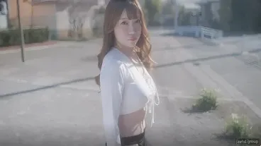 Gadis itu suka mengurut lelaki