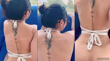我的愛人以幸福的感覺看著大海