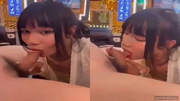 カラオケバーの従業員は肉マイクをしゃぶるのが好きです...