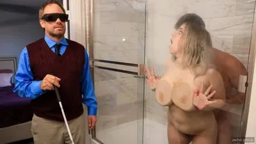 Lén lút địt nhau với tình nhân trước mặt chồng mù