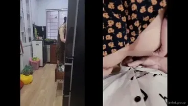 Palihim akong dinadalaw sa kusina pagdating ko para maglaro