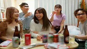 Les filles se sont saoulées à la fête et à la fin