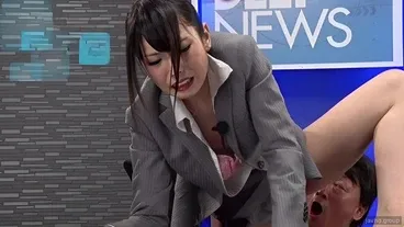MC wanita cantik mengetuai saluran seks....