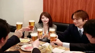 年輕實習生第一次和女老闆出差結局