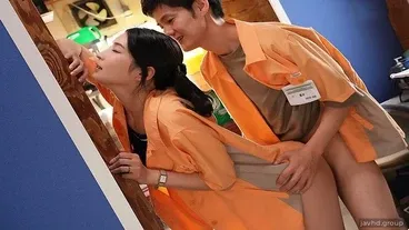 แอบไปยุ่งกับหนุ่มร้านสะดวกซื้อขณะทำงานพาร์ทไทม์